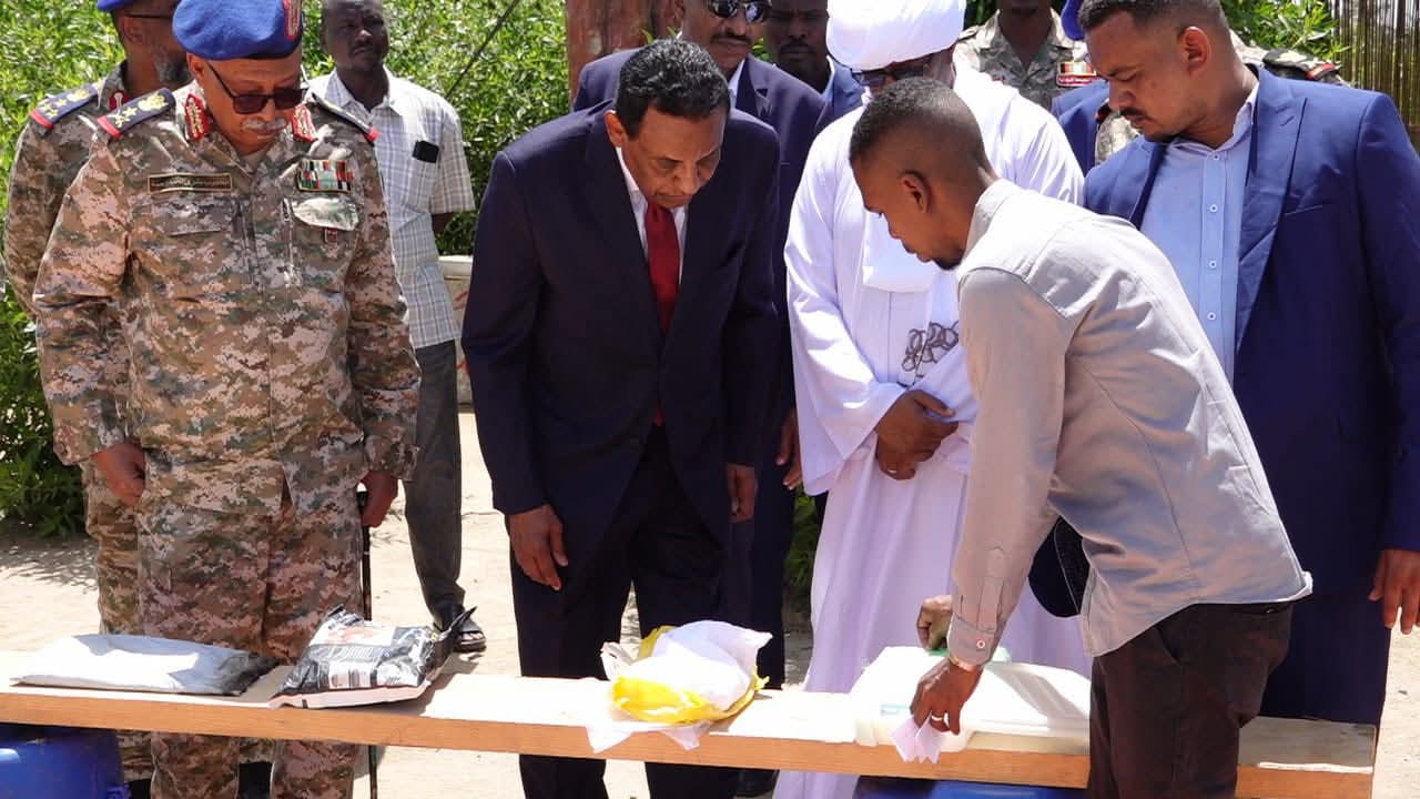 كامل إدريس يقف على ضبط  نصف طن من المخدرات ببورتسودان ويطالب بإيقاع أقصى العقوبات