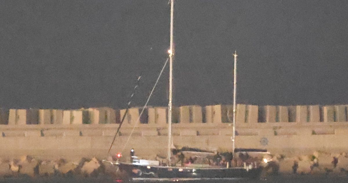 إسرائيل تحتجز "سفينة الحرية" وتشترط على النشطاء توقيع وثائق الترحيل
