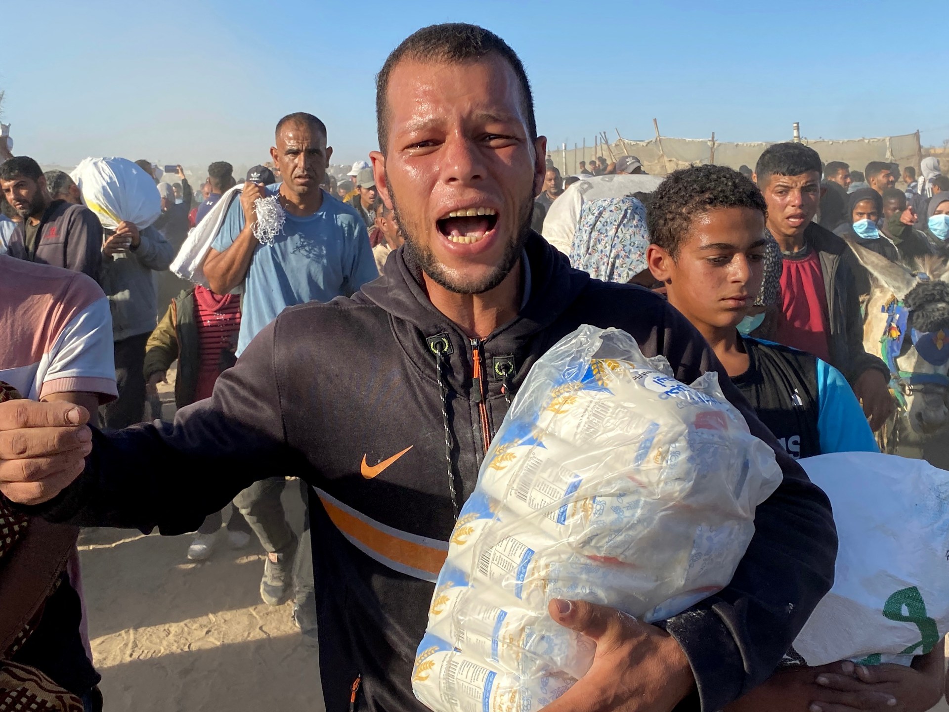 15 شهيدا في إطلاق نار إسرائيلي قرب موقع مساعدات بغزة