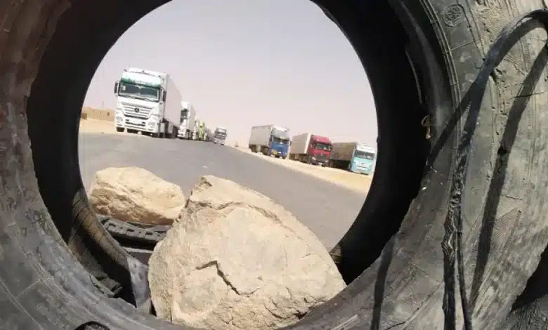 حركة إحتجاجية تغلق طريقًا بريًا بوادي حلفا