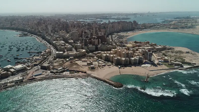 البحر يزيد.. هل ستغرق أجمل مدن مصر؟