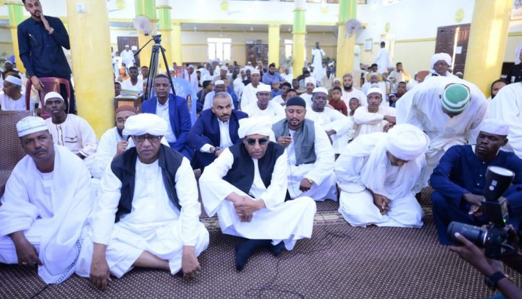 رئيس الوزراء يؤدي صلاة العيد بمسجد قباء بمدينة بورتسودان