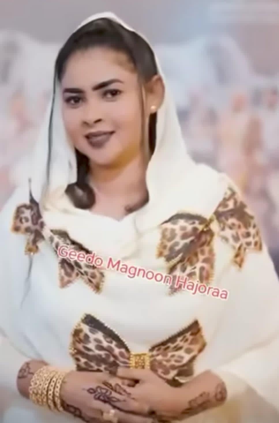 شاهد بالفيديو.. راقصة “الطمبور” السودانية الحسناء “هاجر” تصل مصر وتشعل حفل بأسوان بوصلة رقص مثيرة على أنغام الموسيقى وطار “قسوم”