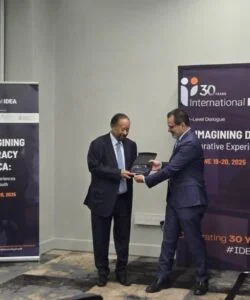 معهد “IDEA” يكرّم حمدوك تقديراً لإسهاماته الريادية في دعم الديمقراطية