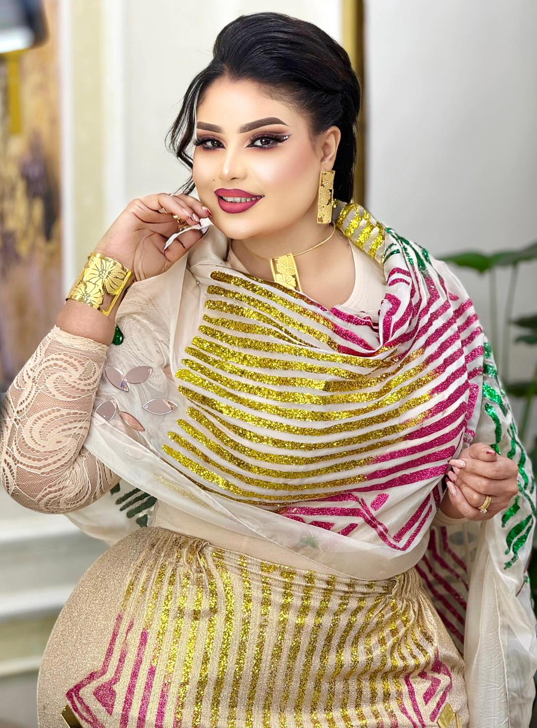 شاهد بالفيديو.. الفنانة توتة عذاب تشعل حفل غنائي بوصلة رقص مثيرة وساخرون: (هدى عربي برو ماكس)