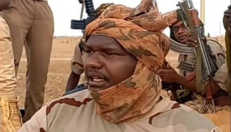 شاهد بالفيديو.. القائد الميداني بالدعم السريع “قجة” يظهر بعد غيبة (أهلنا الشكرية ما عندنا معاكم مشكلة بس أمسكوا أولادكم)