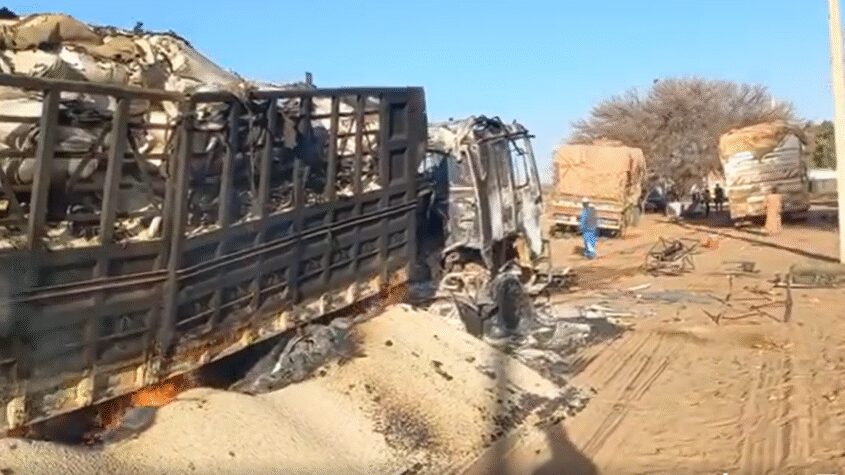 «طوارئ الكومة»: قصف جوي يدمر شاحنات لبرنامج الأغذية