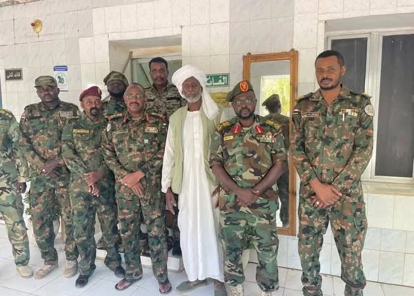ظهور مفاجئ للناظر ترك مع وفد عسكري