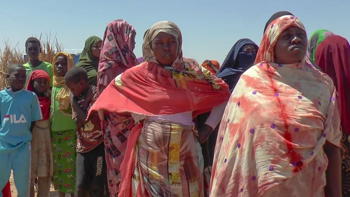 شبح المجاعة يلاحق اللاجئين السودانيين وسط تحذيرات أممية من توقف المساعداتفي خضم واحدة من أسوأ الأزمات الإنسانية التي يشهدها العالم اليوم، يلاحق شبح المجاعة ملايين اللاجئين السودانيين الهاربين من الحرب، وسط تحذيرات صارخة أطلقها برنامج الأغذية العالمي التابع للأمم المتحدة من أن نقص التمويل الحاد يهدد بوقف المساعدات المنقذة للحياة في عدة دول مستضيفة.اقرأ المقال كاملا