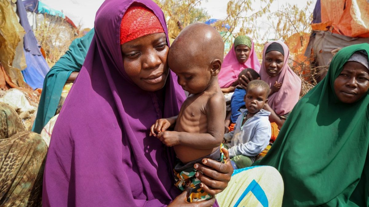 تخفيضات ترامب للمساعدات تهدّد بكارثة إنسانية: 14 مليون وفاة محتملة بحلول 2030وأشار التقرير إلى أن هذه الإجراءات تهدد بـ"تجميد مكاسب صحية تحققت على مدى عقدين من الزمن"، إذ أن برامج "يو أس إيد" قد ساهمت في منع أكثر من 90 مليون حالة وفاة في الدول النامية بين عامي 2001 و2021.اقرأ المقال كاملا