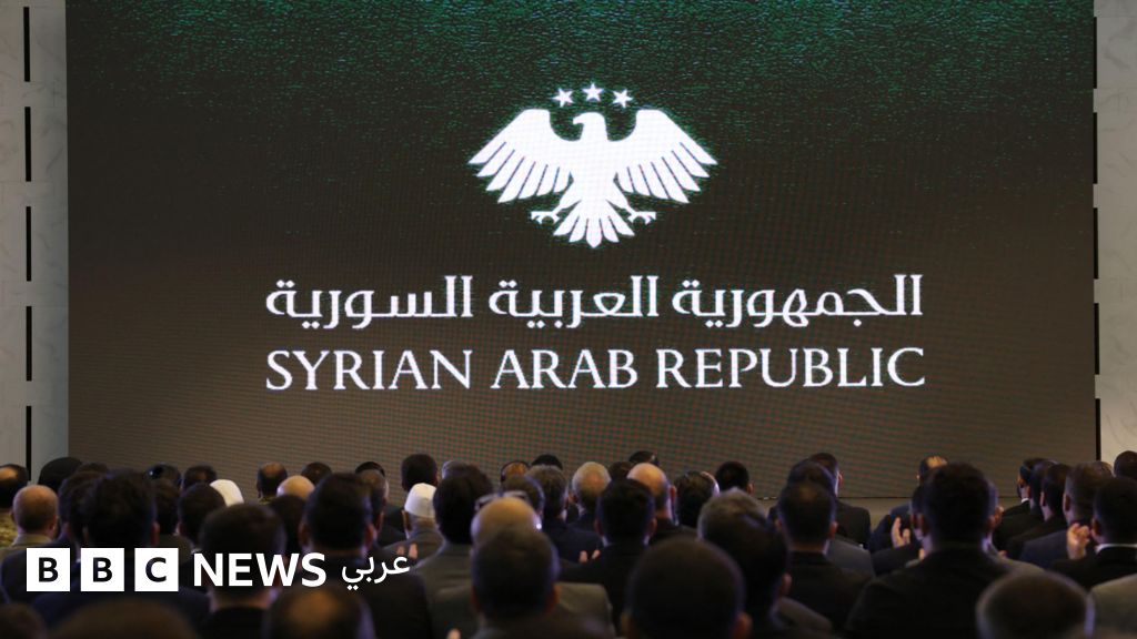سوريا تطلق شعاراً جديداً للبلاد، فما دلالات العقاب والنجوم الثلاث؟