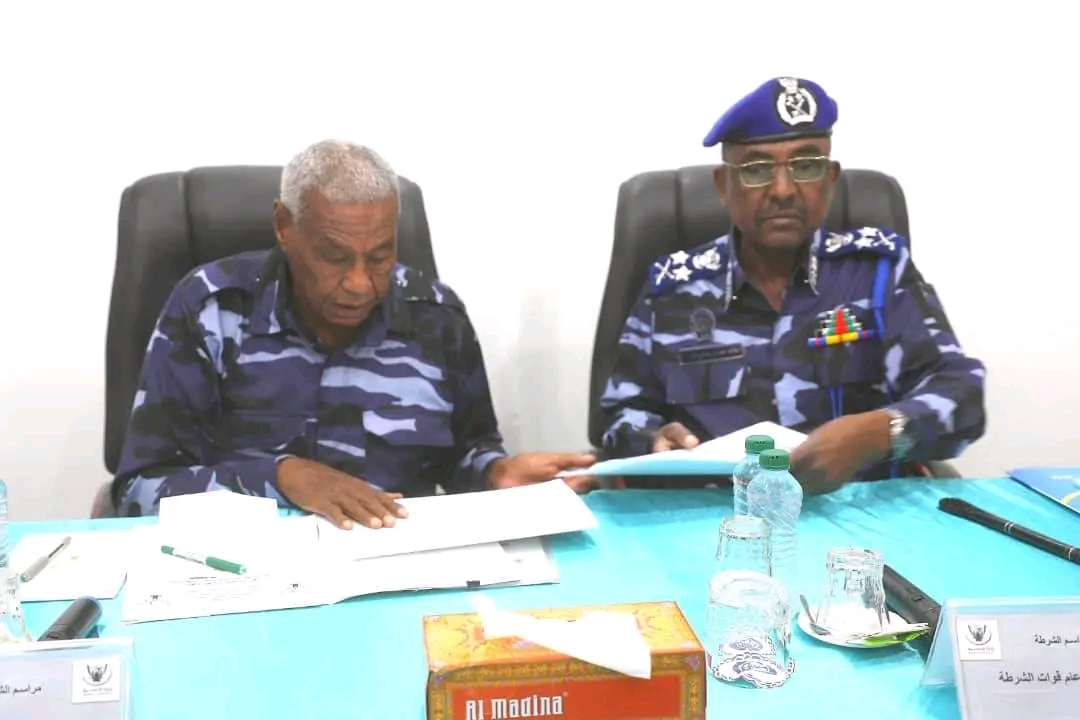 وزير الداخلية يترأس لجنة ضبط الأمن وفرض هيبة الدولة بولاية الخرطوم