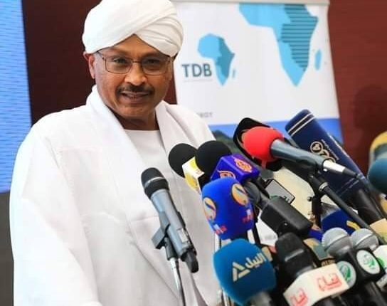 مبارك الفاضل يفجر جدلا واسعا في السودان