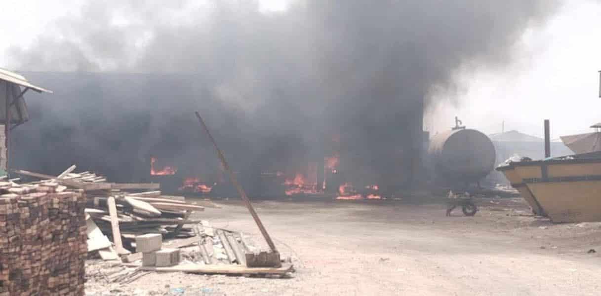 حريق مفاجئ يعطل أهم منشأة صحية في البحر الأحمر