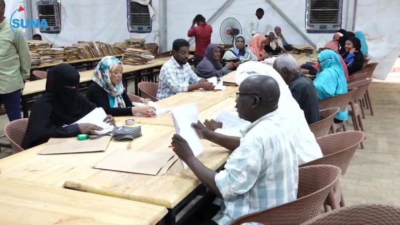 كامل إدريس يتفقد أعمال كنترول الشهادة السودانية ويؤكد ان التعليم قمة أولويات حكو