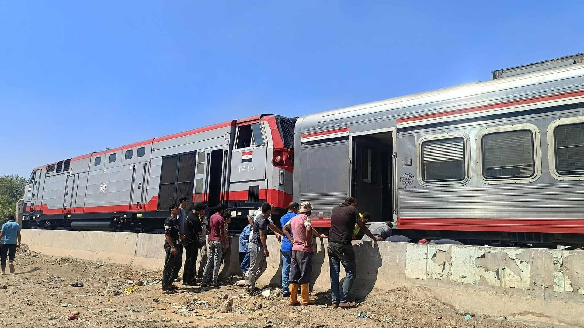 مصر.. خروج قطار عن القضبان بعد عطل مفاجئ