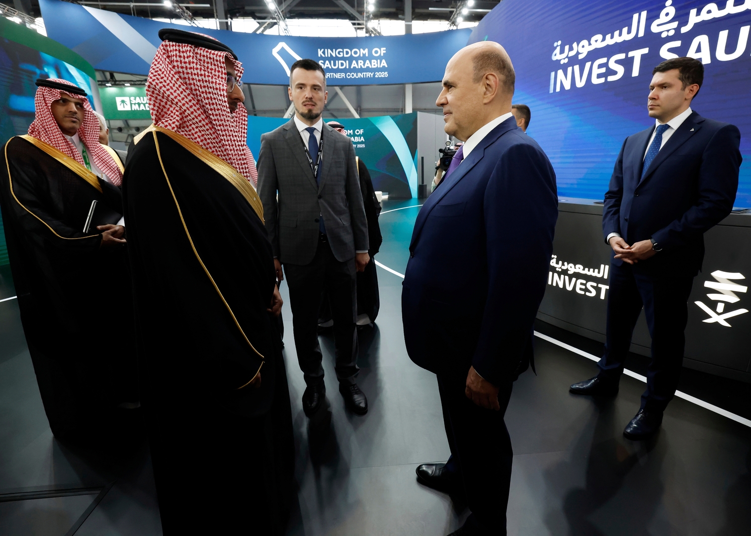 وزير سعودي: نعتزم تطوير العلاقات التجارية والاقتصادية مع روسيا