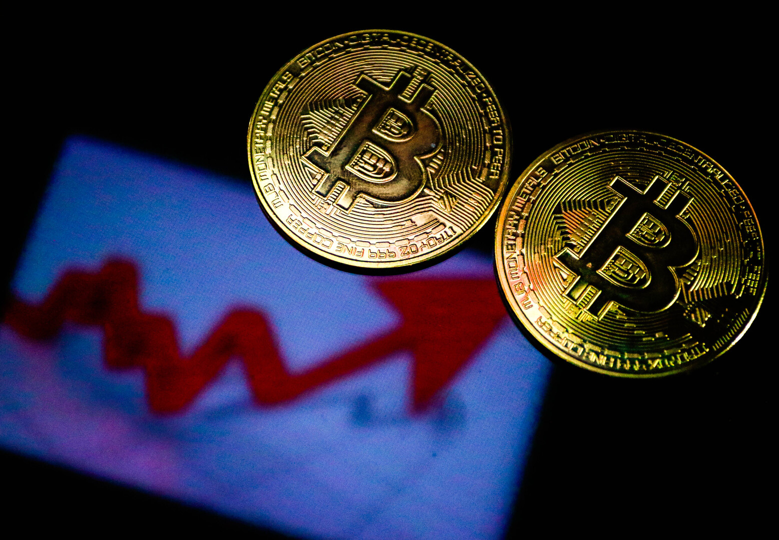 لأول مرة.. عملة "البيتكوين" تتجاوز حاجز 121 ألف دولار