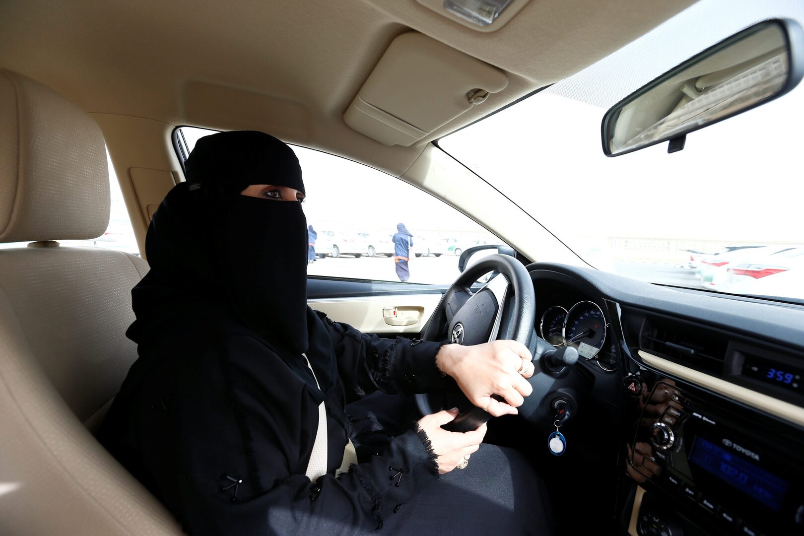 "أوبر" تعلن إطلاق خدمة "السائقات" في السعودية