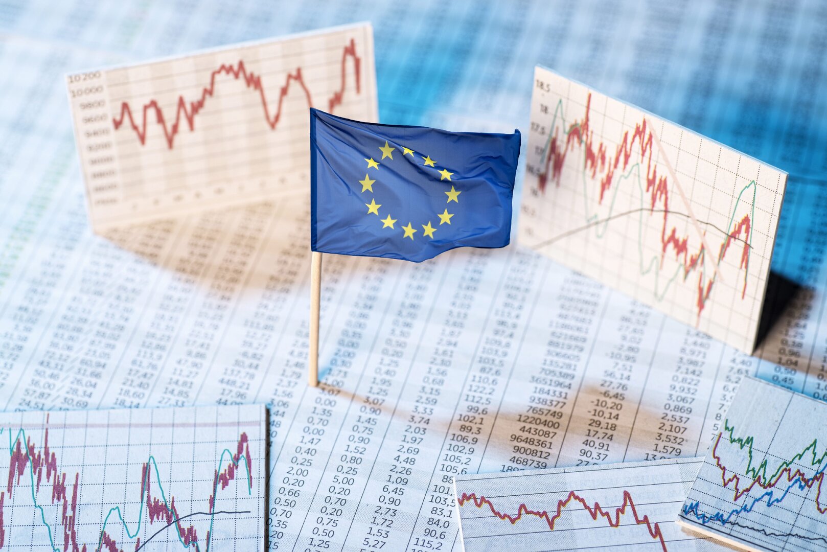 تباين أداء الأسهم الأوروبية قبل صدور المزيد من بيانات التضخم الأمريكية