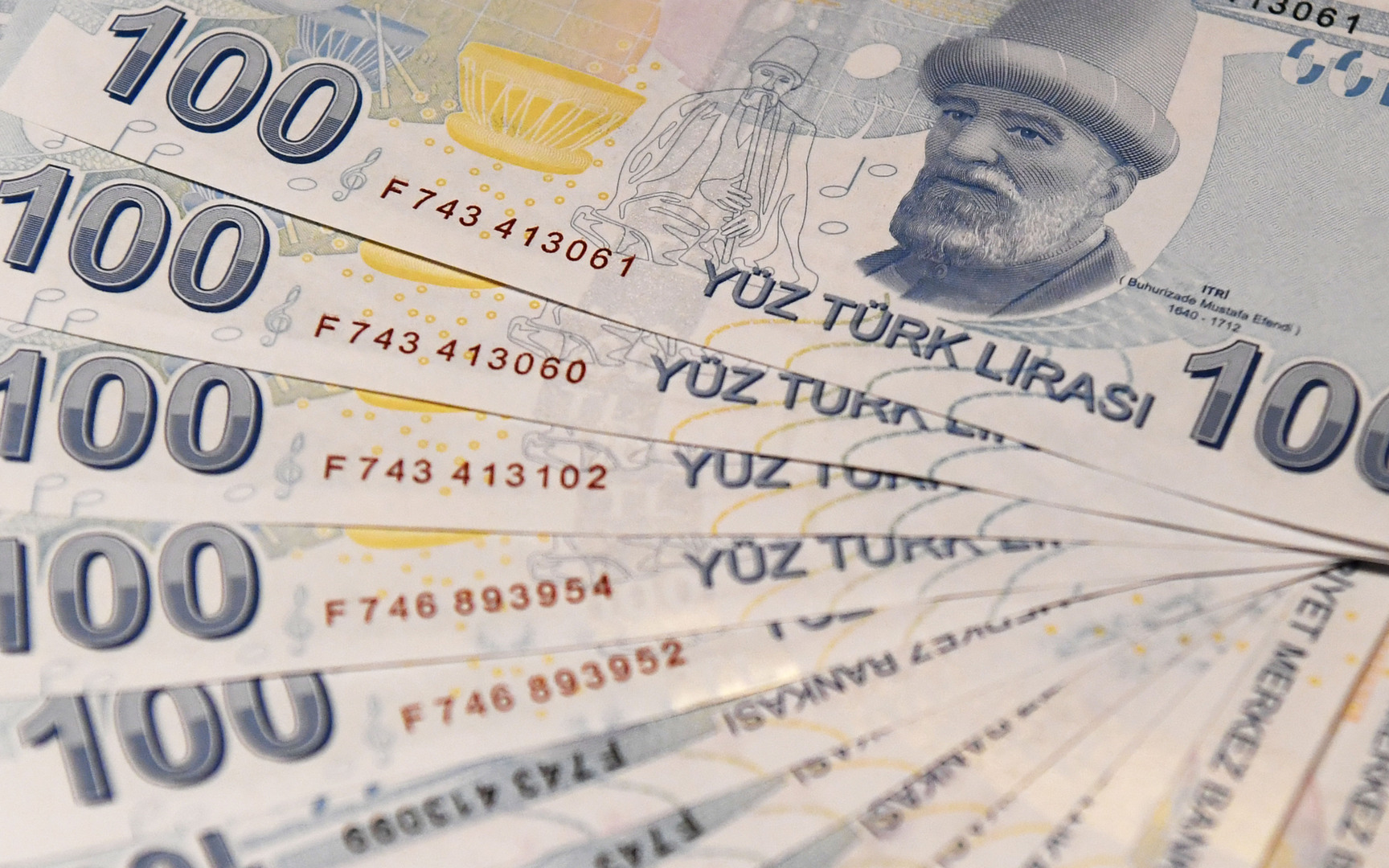 المركزي التركي يخفض الفائدة 3 نقاط إلى 43%