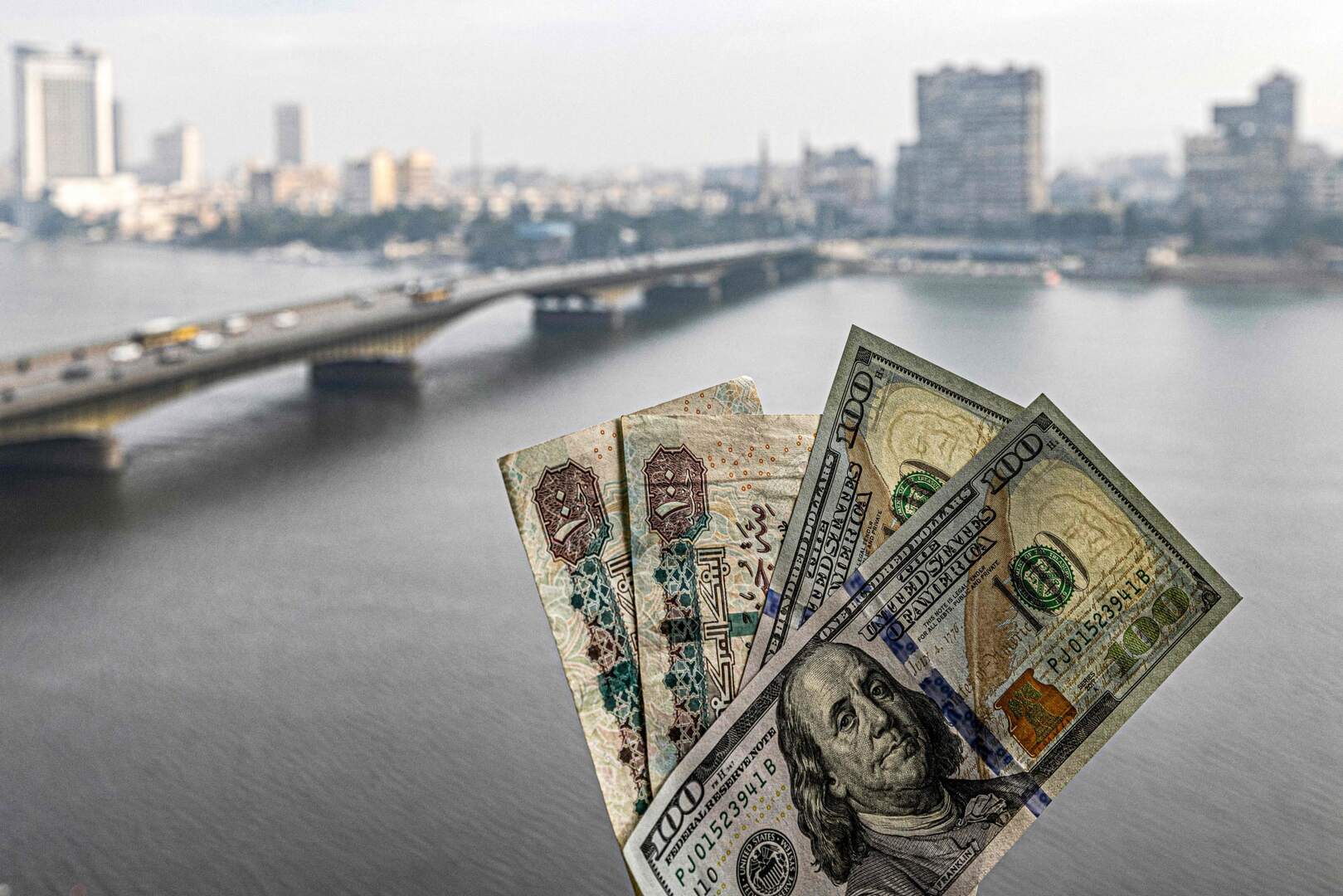 الجنيه المصري تخطى مرحلة الضغوط.. فكم سيكون سعره أمام الدولار ؟