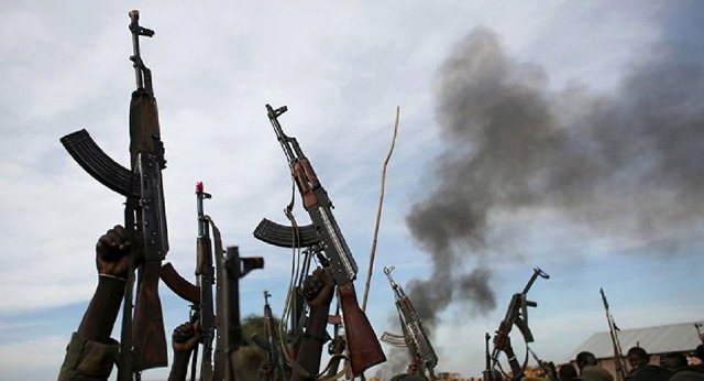 السلاح في أيدي المدنيين بالسودان .. من «المقاومة الشعبية» إلى فوضى مسلّحة