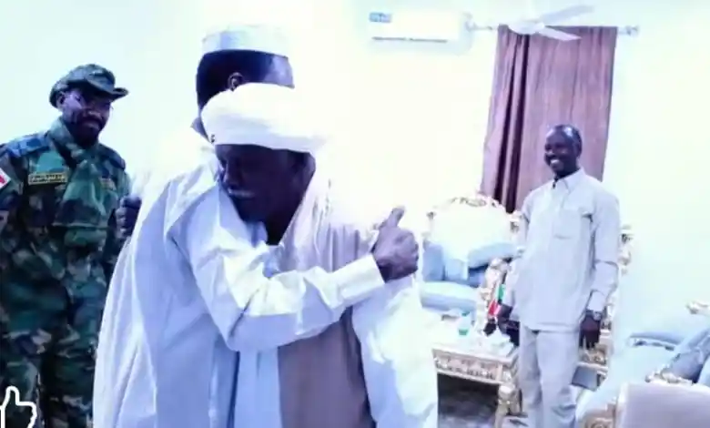 مناوي وشيبة ضرار يتجاوزان الخلافات من بورتسودان