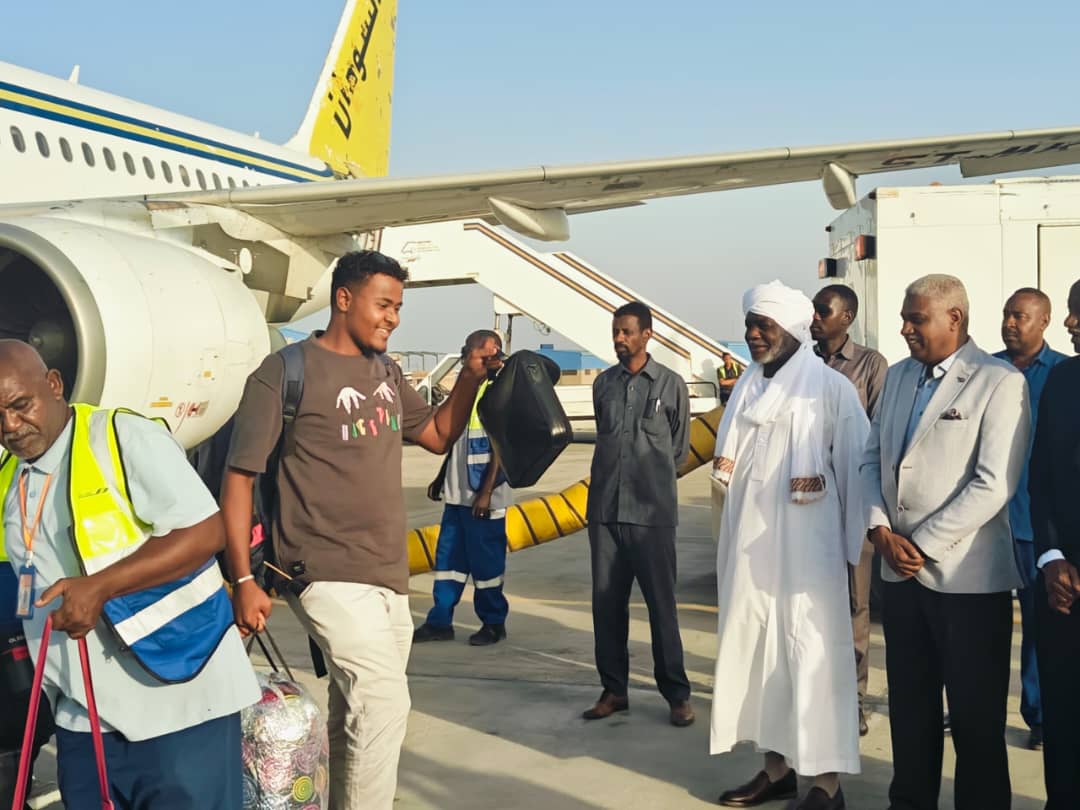 وصول أول فوج من العائدين من سلطنة عُمان على متن الخطوط الجوية السودانية ضمن برنامج العودة الطوعية للسودانيين