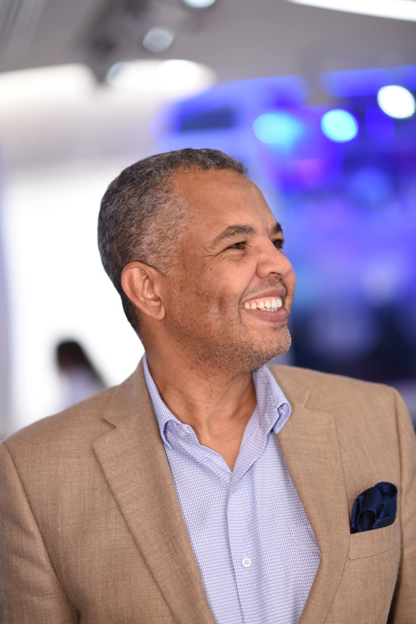 الإعلامي أحمد القرشي يقدم اعتذاره عن تولي منصب وزير الإعلام