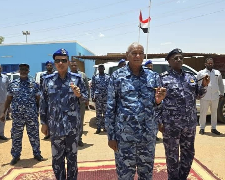 وزير الداخلية يتفقد دائرة القوات الخاصة بالشرطة الأمنية ويثمن تضحياتها في معركة الكرامة