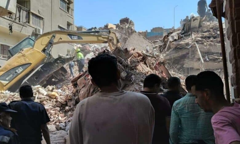 تفاصيل جديدة حول إنهيار منزل الفنان الراحل نور الشريف في السيدة زينب
