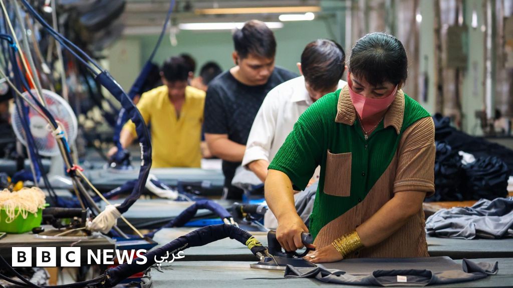 هل أنقذت الرسوم الجمركية اقتصاد الولايات المتحدة أم أضرّت به؟