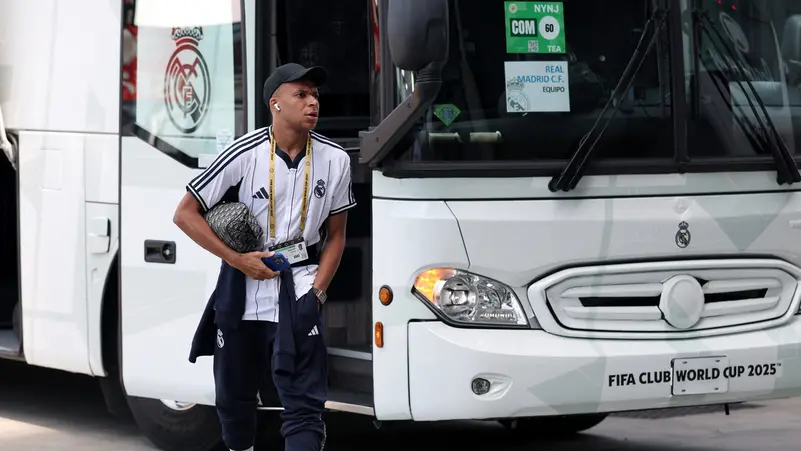 المفاجأة الصادمة.. ريال مدريد يسلم مبابي للشرطة بعد الفوز