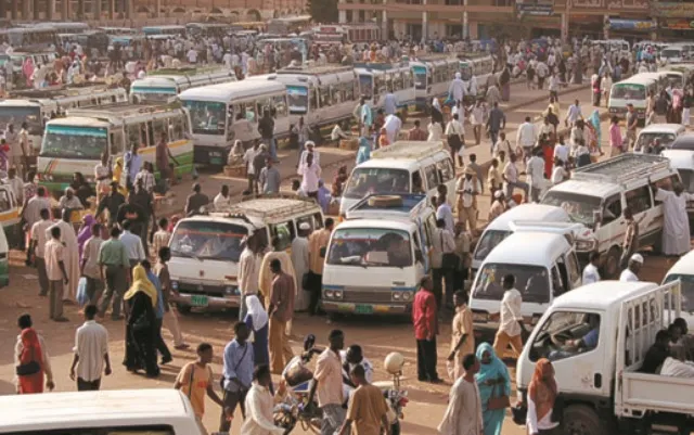 شاهد بالفيديو.. عودة الحياة والحركة والإزدحام بأحد الشوارع الشهيرة بمدينة بحري
