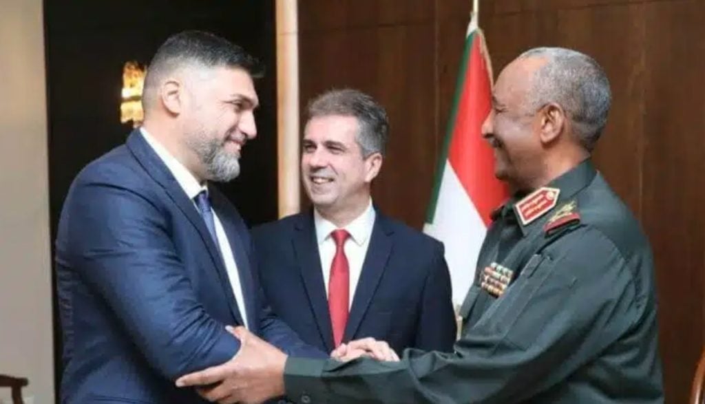 مكتب نتنياهو يكشف تفاصيل هدية قدمها البرهان لإسرائيل