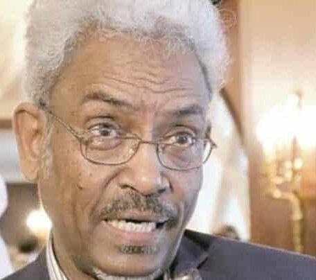 أمين حسن عمر: منح كامل إدريس صلاحيات “أوهام” وصانع المُلك الحقيقي “البرهان”