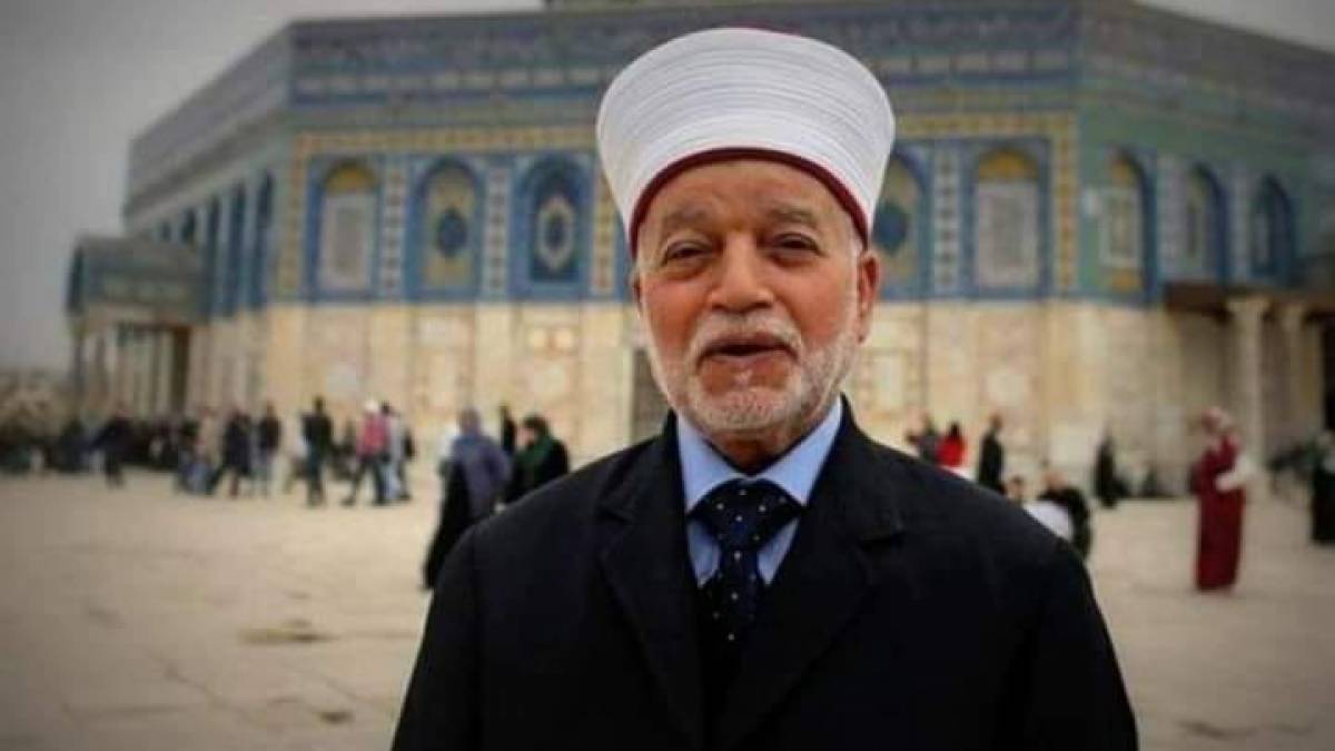 حماس تدين إبعاد مفتي القدس وتدعو للتحرك لحماية الأقصى