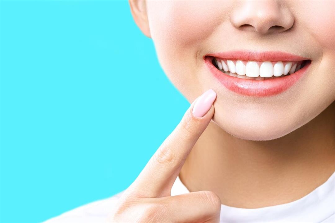 بواسطة هذه الفواكه والخضروات- طرق آمنة لتبييض الأسنان