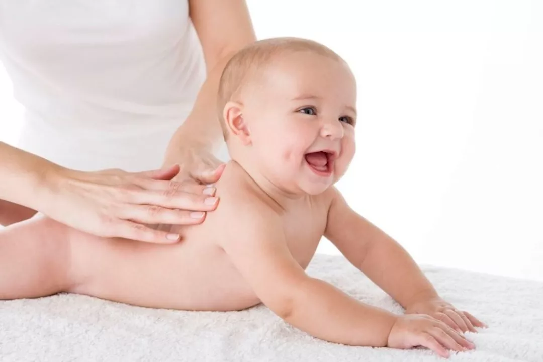 ماذا يحدث لطفلك عند تدليك جسده بزيت السمسم؟