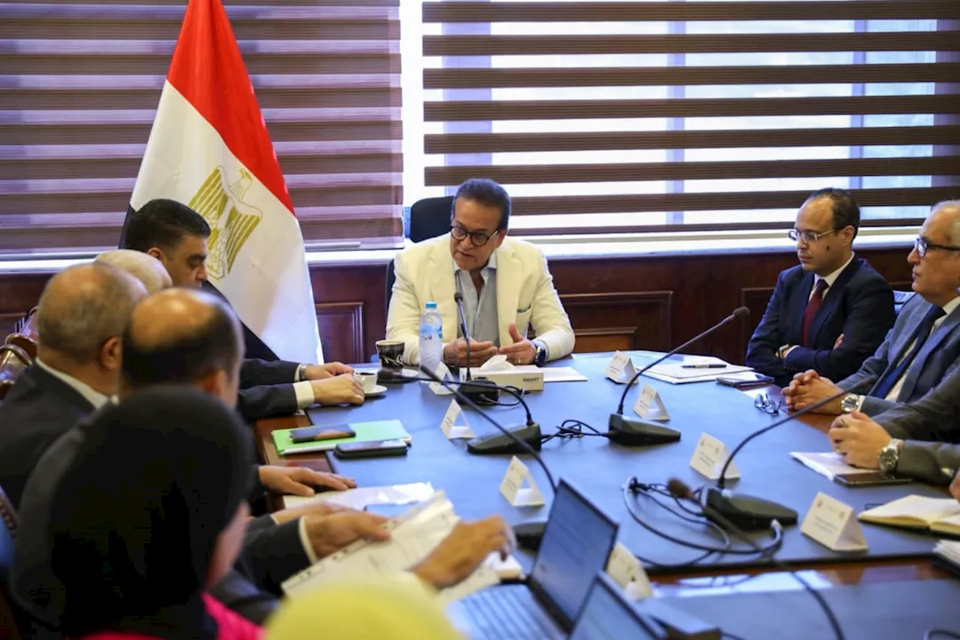 وزير الصحة يناقش احتياجات السوق الدوائي وصناعة مشتقات البلازما