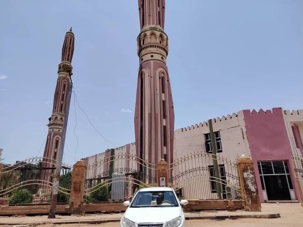 إقامة أول صلاة جمعة بجامع الخرطوم بحري الكبير بعد تأهيله