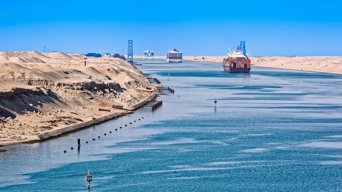 قناة السويس: القناة ليست مسيسة ونأمل في التعاون مع روسيا