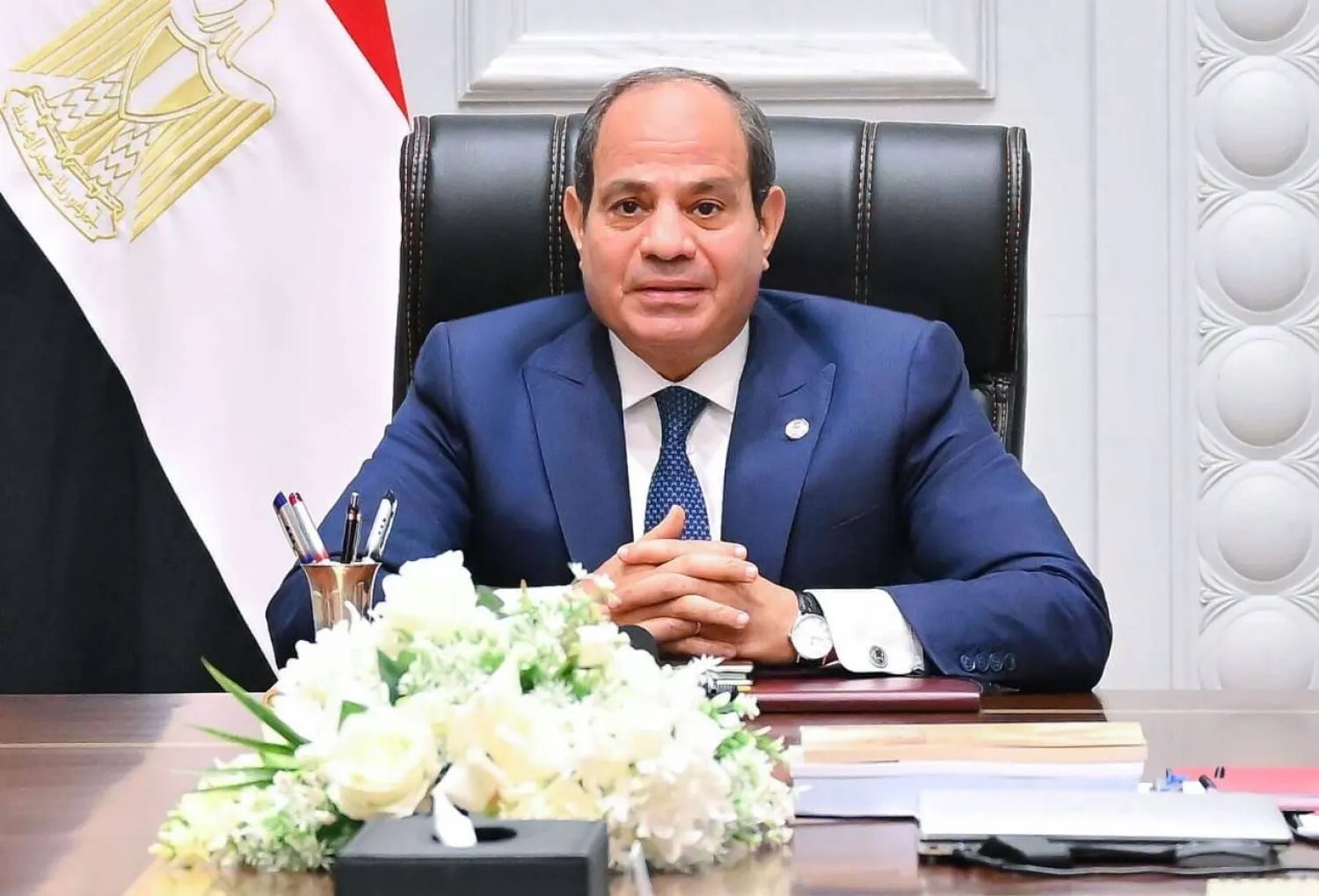 الحكومة المصرية توجه رسالة لمواطنيها بعد قانون أقره السيسي