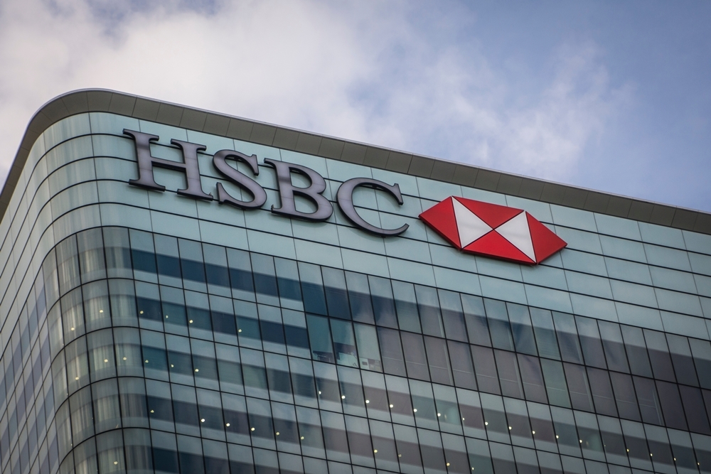 فضيحة مالية تهز العالم العربي.. HSBC يغلق حسابات 1000 من أثرياء الشرق الأوسط بينهم مصريون