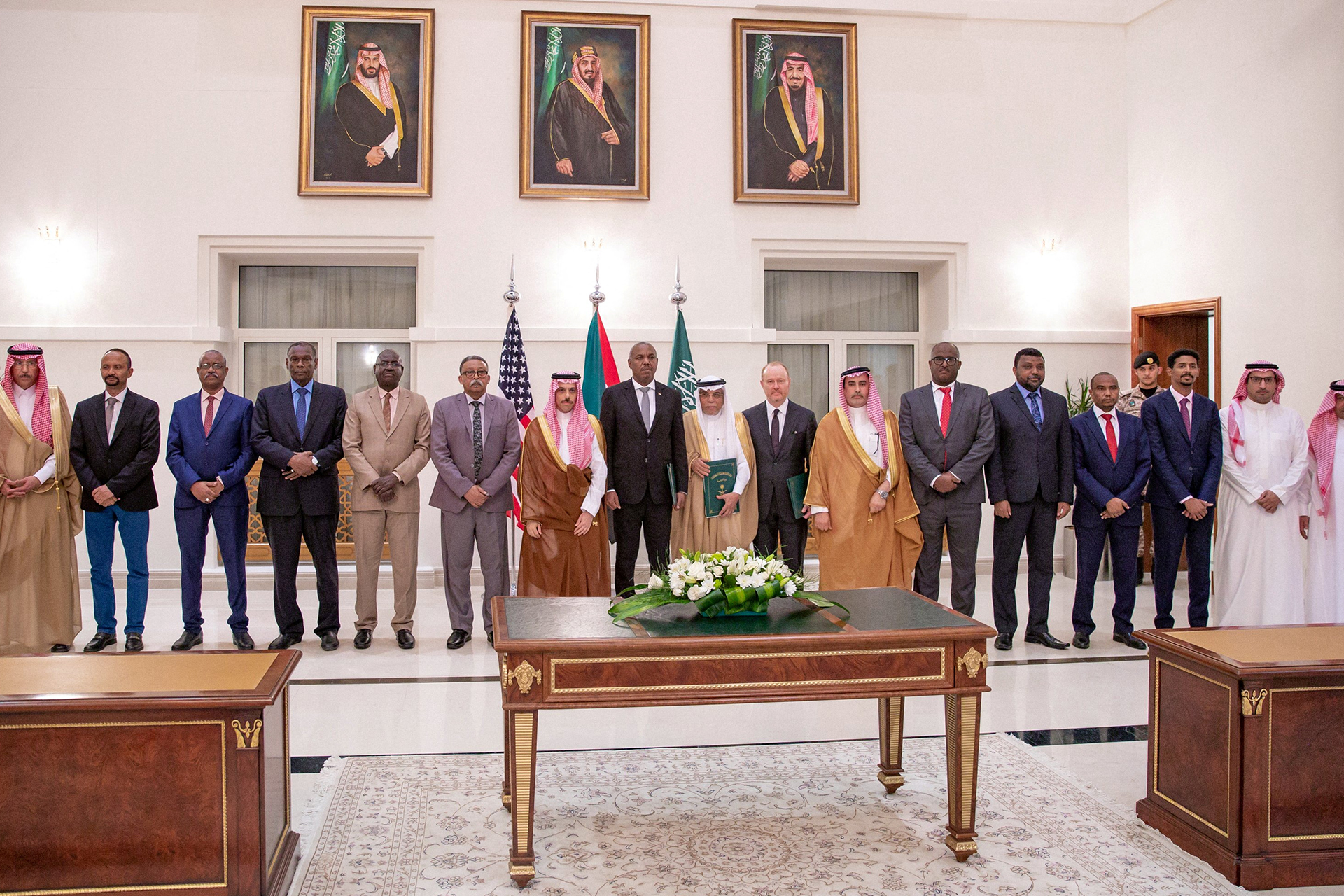إلى أين تتجه مسارات السلام في السودان؟