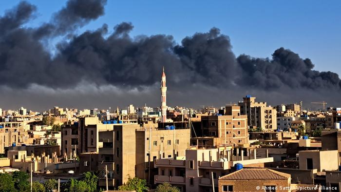 العودة الطوعية والقسرية:مأساة السودانيين في مصر بين ضيق الحال وقسوة الترحيل