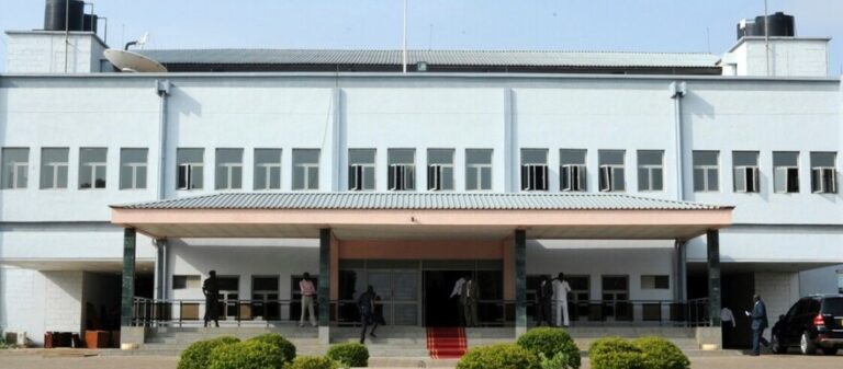 وزير العدل في جنوب السودان يقدم اتفاقيات مع الإمارات