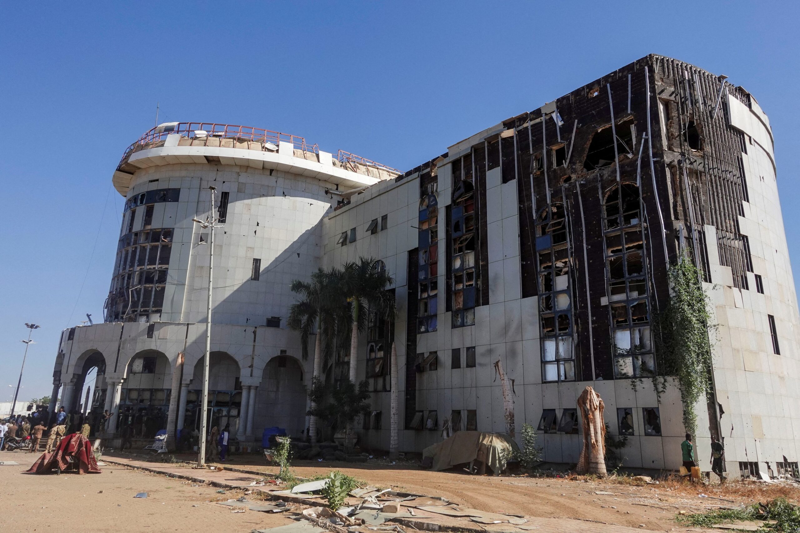 كواليس المال في «حكومة بورتسودان»..الإيرادات الضخمة.. أين تذهب؟