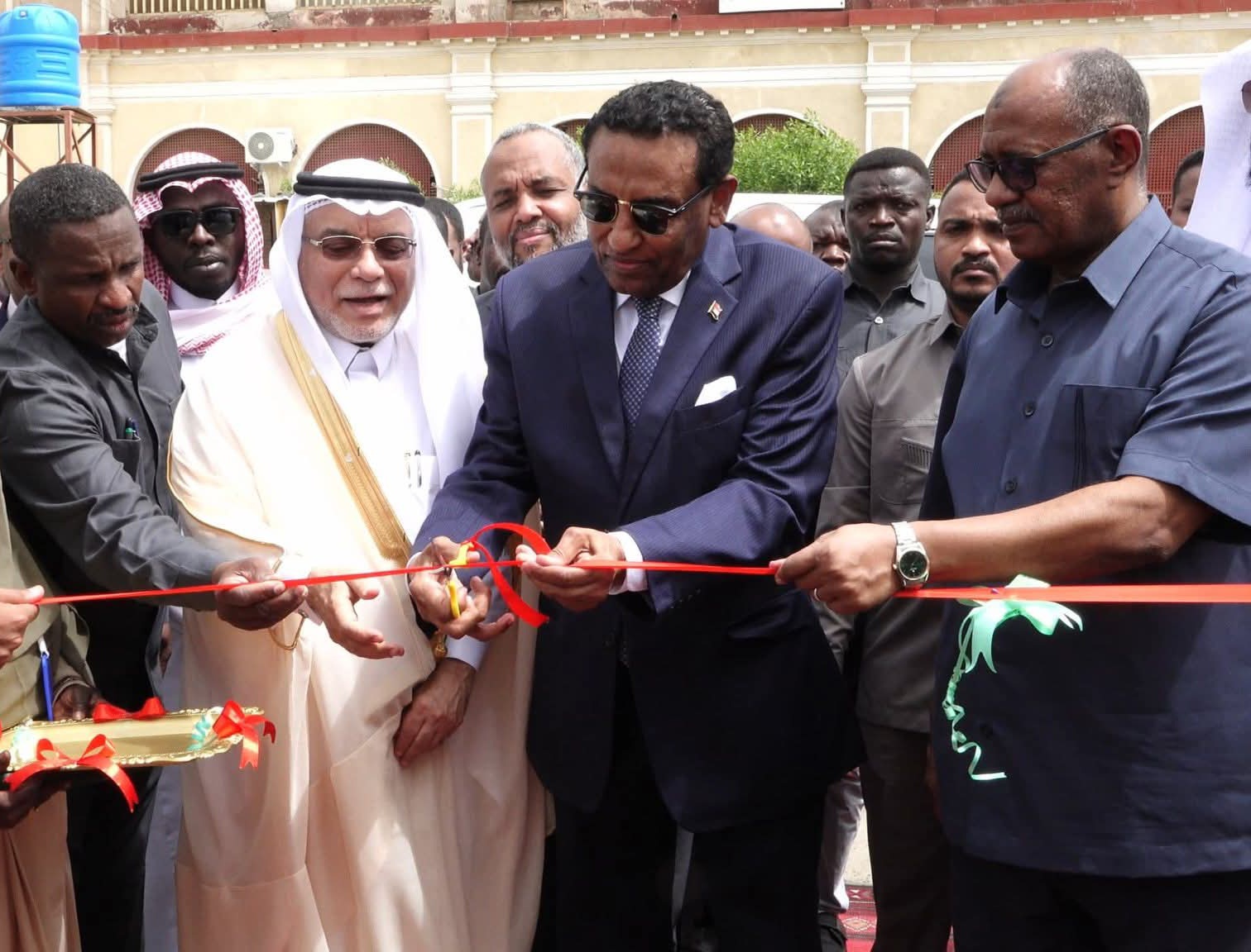 رئيس الوزراء يدشن مشروعات خدمية ببورتسودان بدعم سعودي